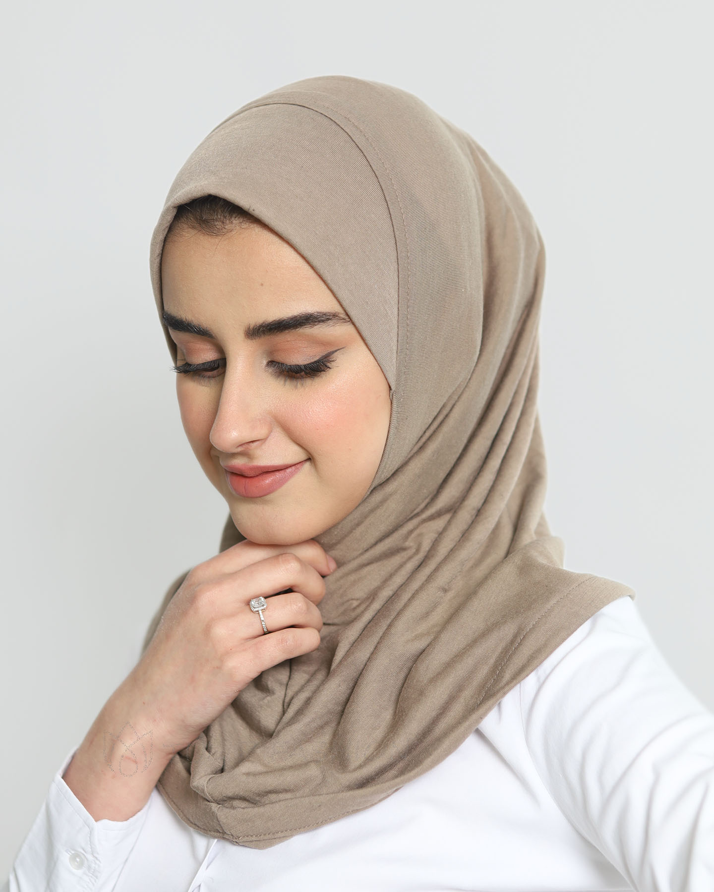 Hijab - Al Amira - En del - Hassel Brun