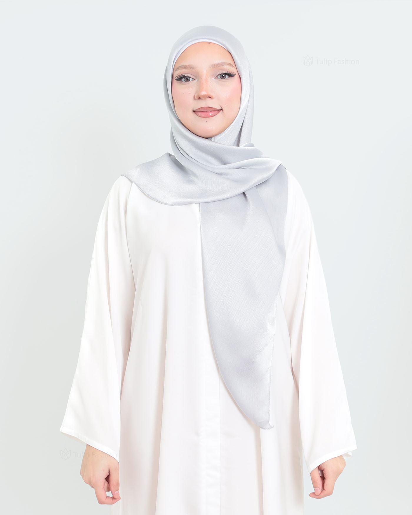 Hijab - Square metallic satin - Ljusgrå