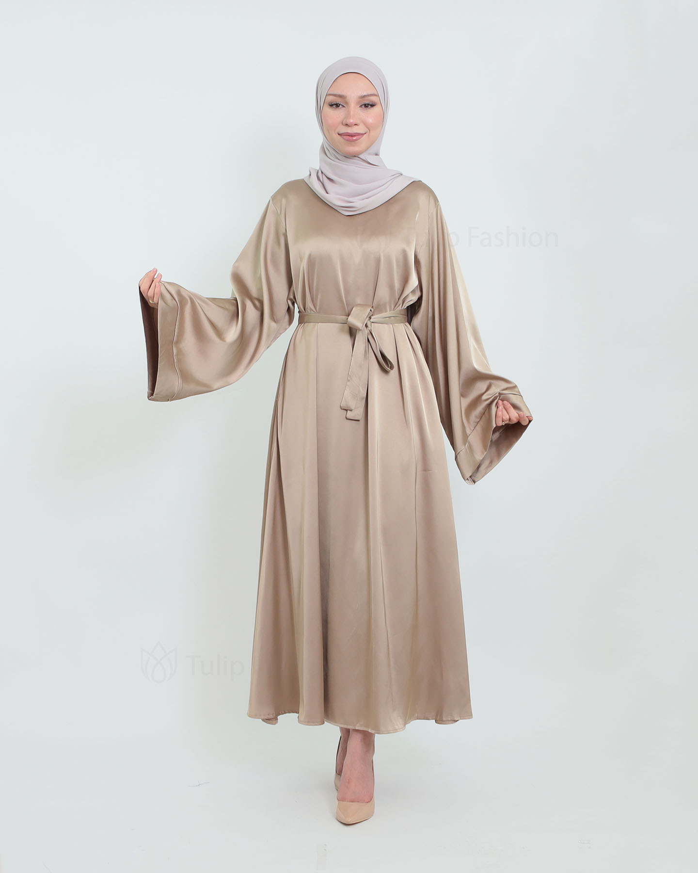 Maxiklänning i Satin - Beige