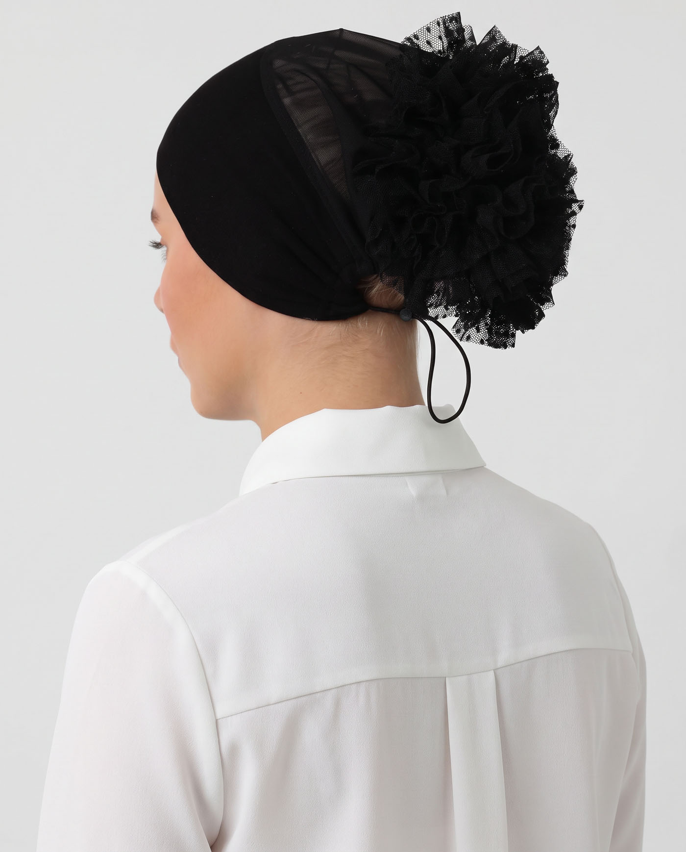 Adjustable Underscarf with Silicone and Puff - Black